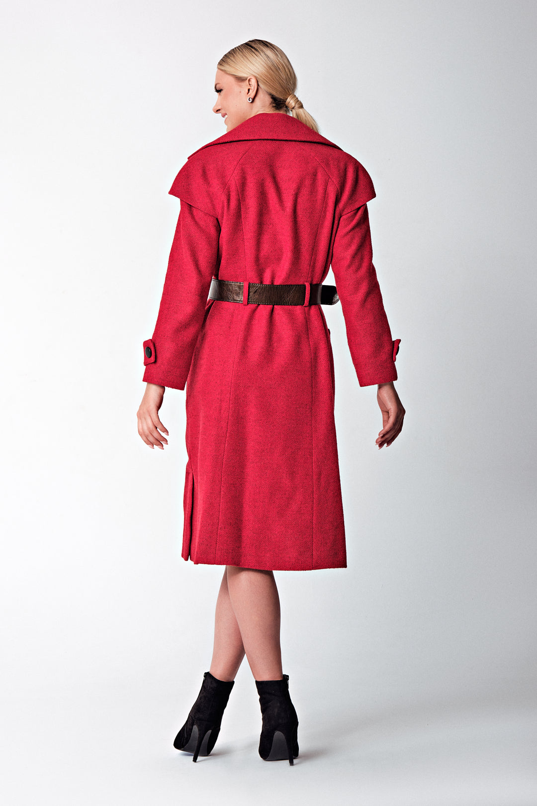 The red coat | wool with fur details